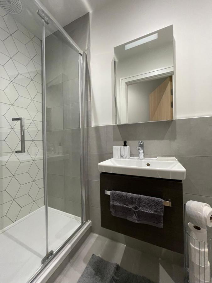 Aeropartment & Aerotel, London Heathrow Airport, Terminal 4, Ev Stations & Cheap Parking On Site! Hillingdon Exterior foto