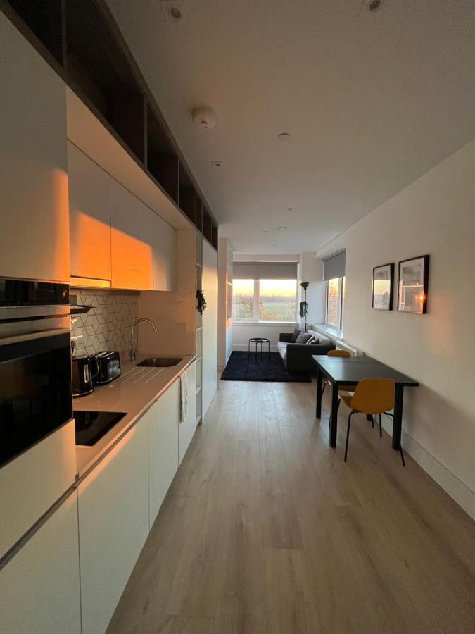 Aeropartment & Aerotel, London Heathrow Airport, Terminal 4, Ev Stations & Cheap Parking On Site! Hillingdon Exterior foto